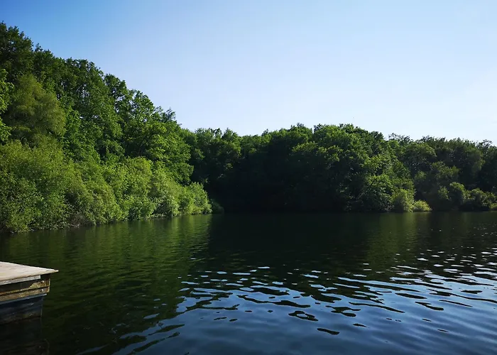 Les Cabanes Au Bord Du Lac